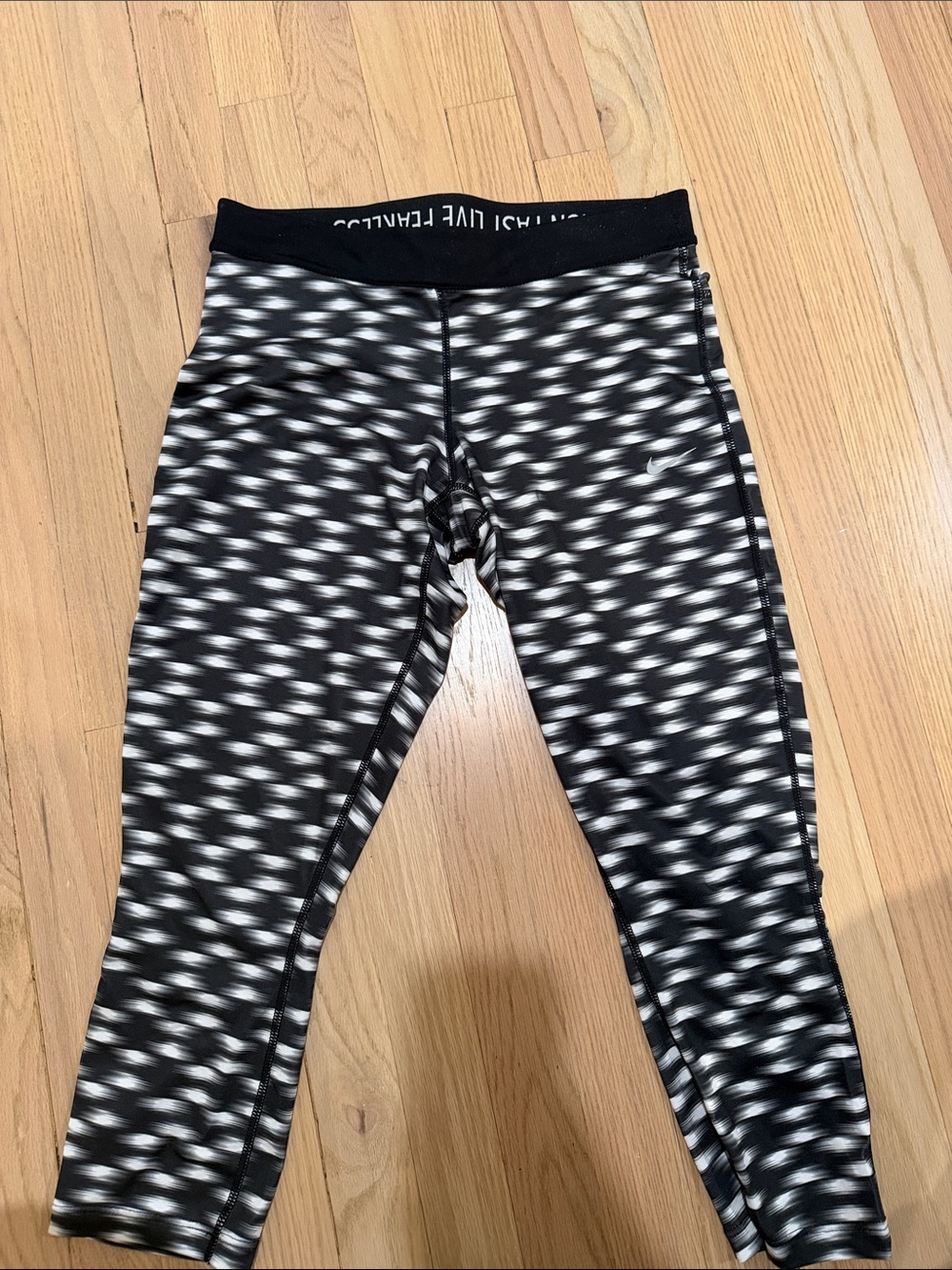 Women’s Nike Dri-fit leggings capri size medium